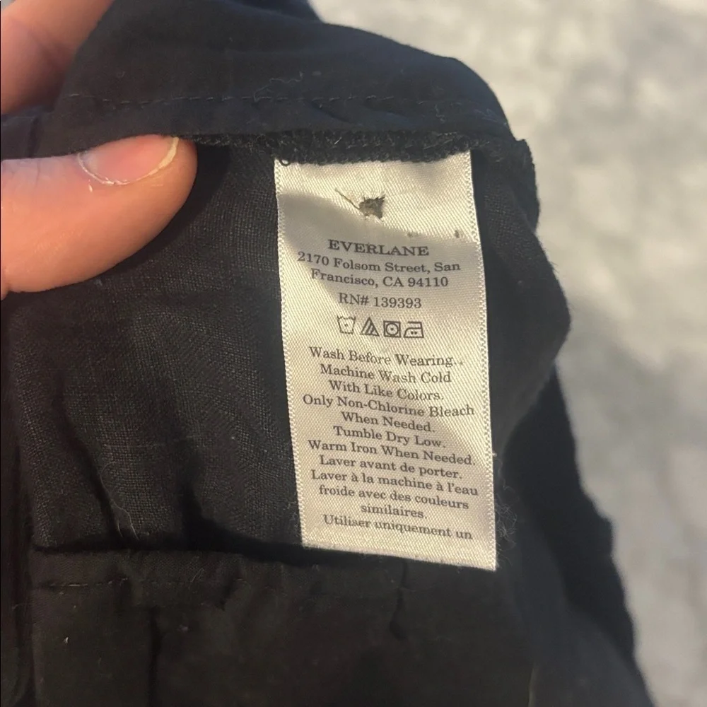 Everlane Men's black Flat Front 7” Linen Shorts